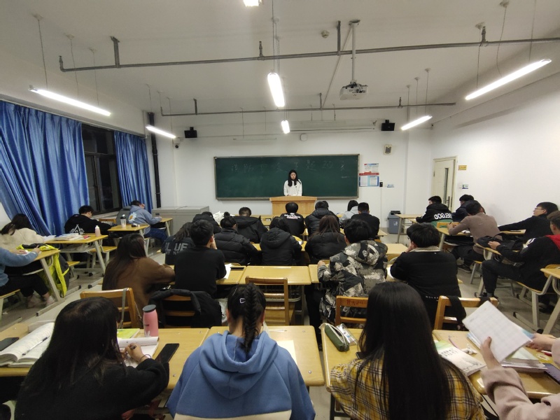 best365网页版登录组织开展消防安全主题班会