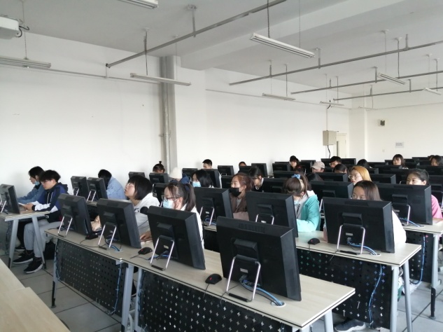 缅怀先烈 告慰英雄---best365网页分团委组织团员观看清明系列节目