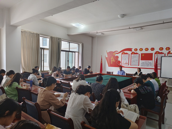 best365网页版登录召开教职工政治理论专题学习会
