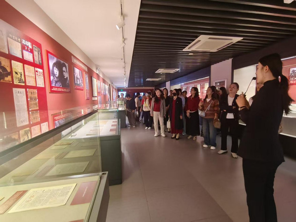 best365网页版登录组织师生党员参观甘肃抗日战争革命文献展