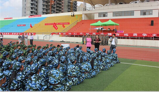 best365网页版登录领导慰问承训官兵和2014级参训学生