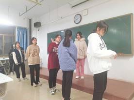 best365网页开展“一院一品”语伴华韵系列活动之英文“你比我猜”
