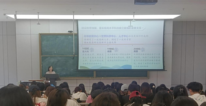 副校长刘畅为best365网页版登录全体学生讲授“形势与政策”课